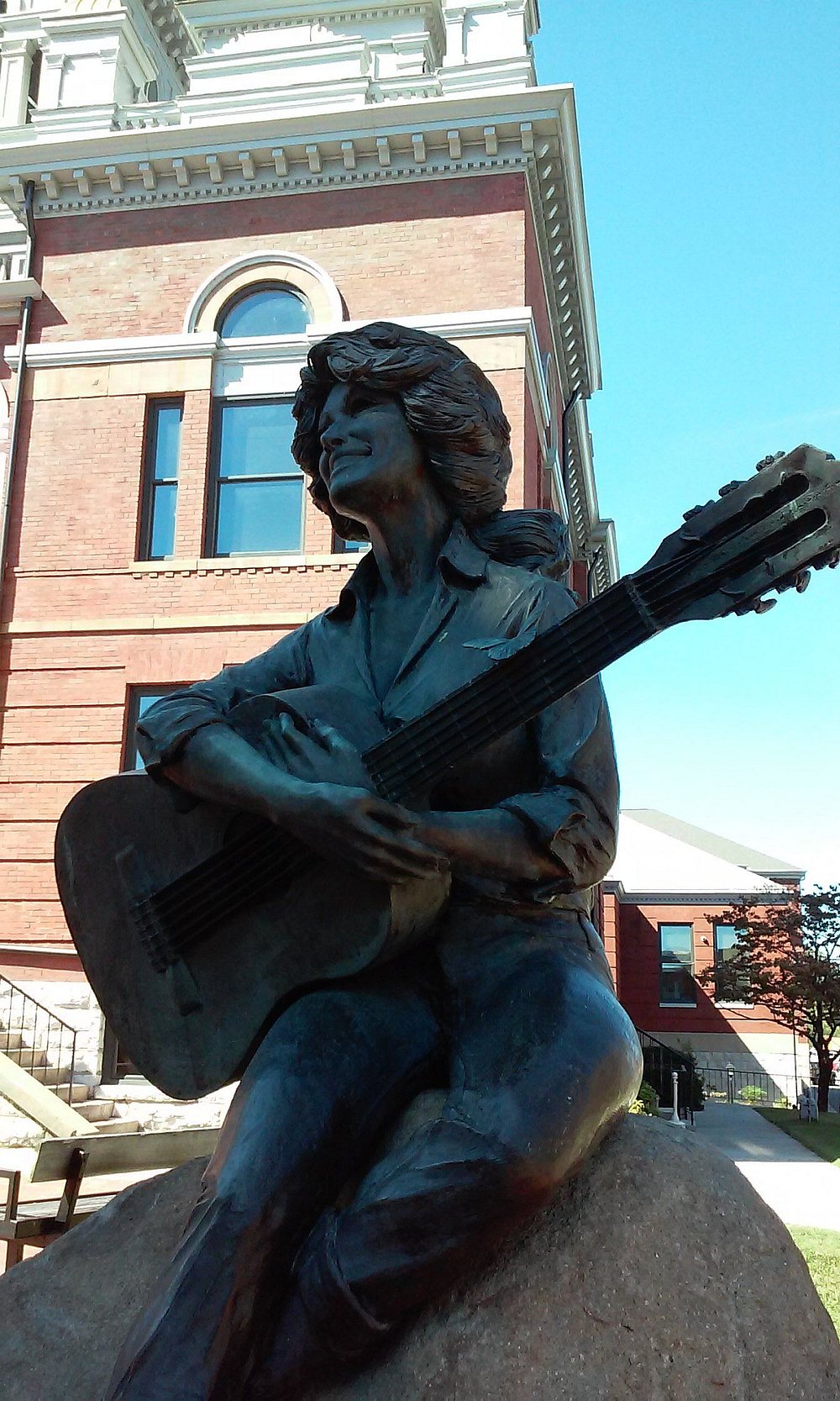 Dolly Parton Statue
